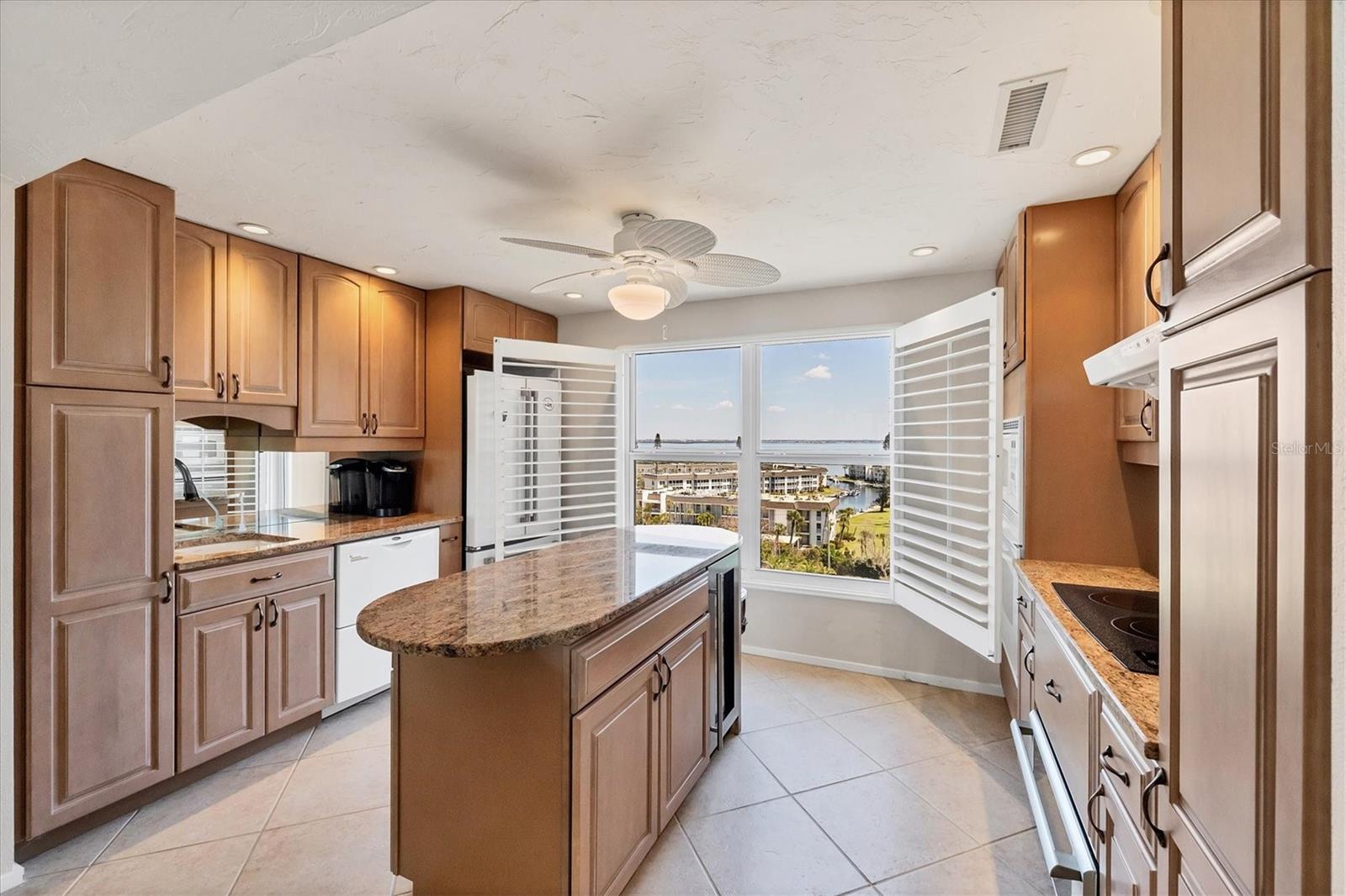 Image 11 of 60 For 4401 Gulf Of Mexico Drive 907