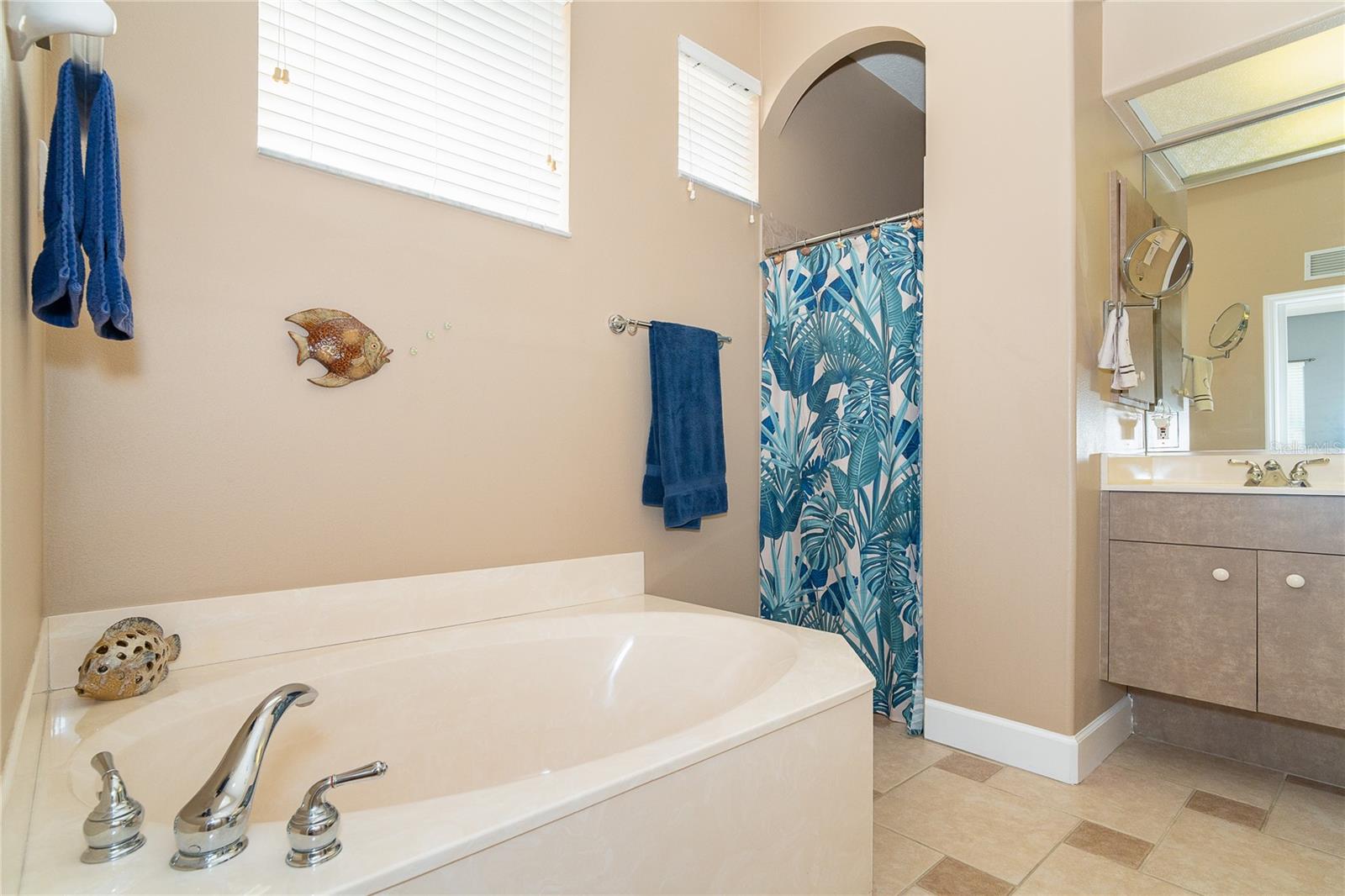 Image 37 of 51 For 108 Amora Avenue