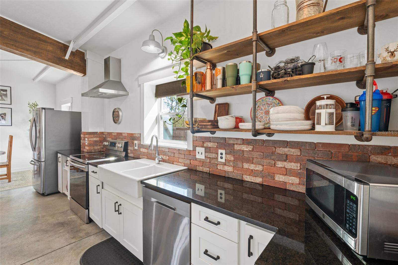 Image 6 of 59 For 29527 Maris Drive