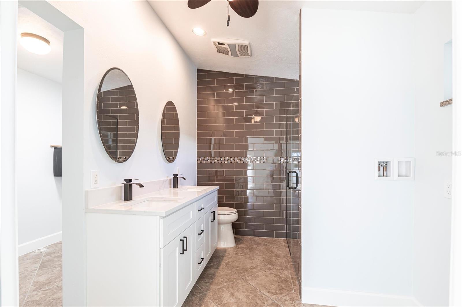 Image 14 of 26 For 2703 Avenue B