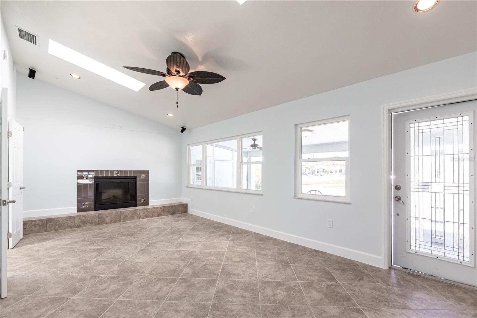 Image 3 of 26 For 2703 Avenue B