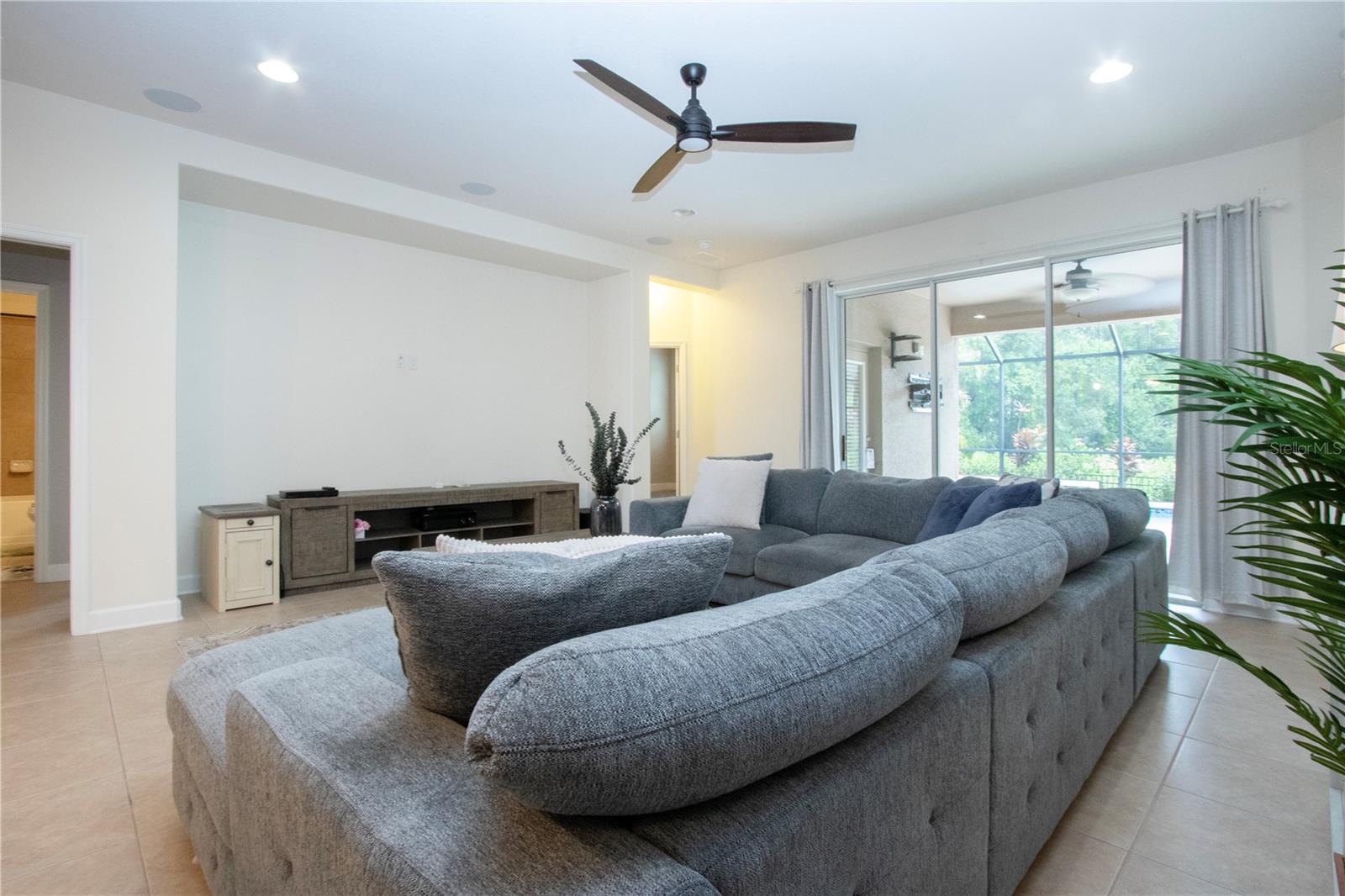 Image 17 of 81 For 12841 Balsam Terrace