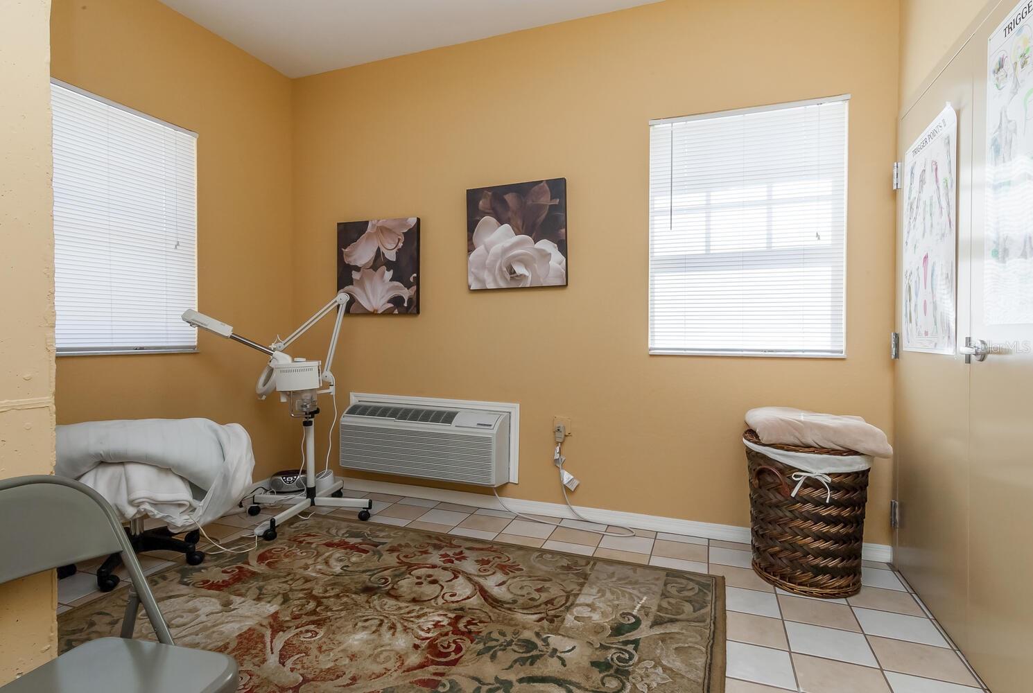 Image 37 of 51 For 1064 Tamiami Trail 1604