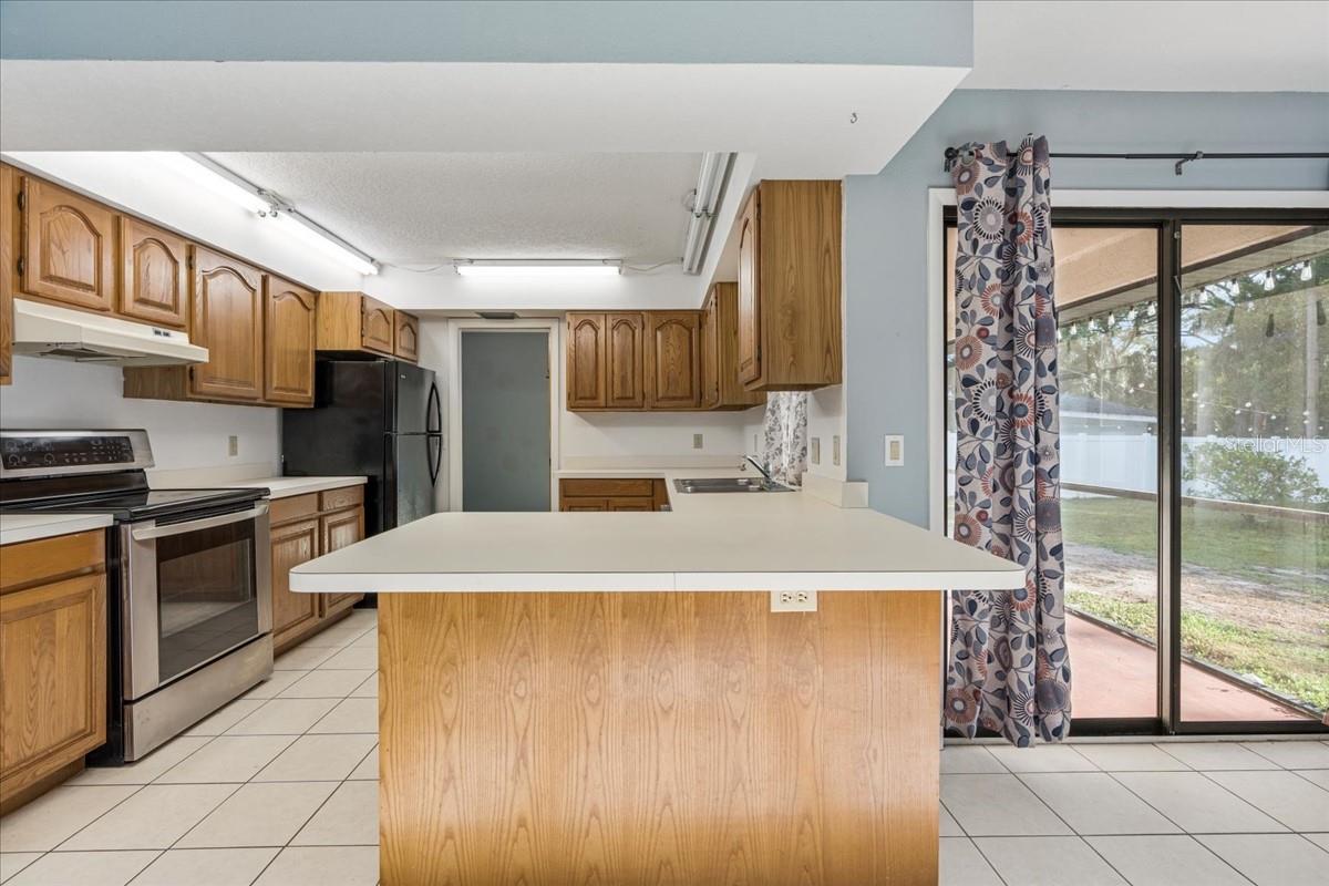 Image 10 of 37 For 2272 Palomar Street