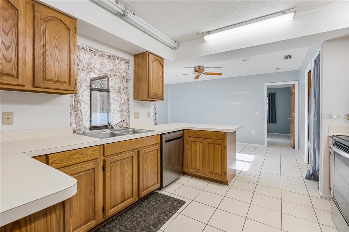 Image 16 of 37 For 2272 Palomar Street