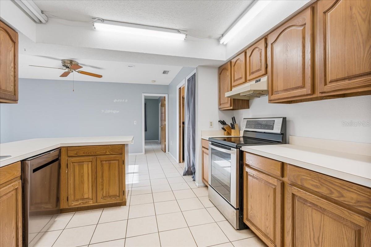 Image 17 of 37 For 2272 Palomar Street