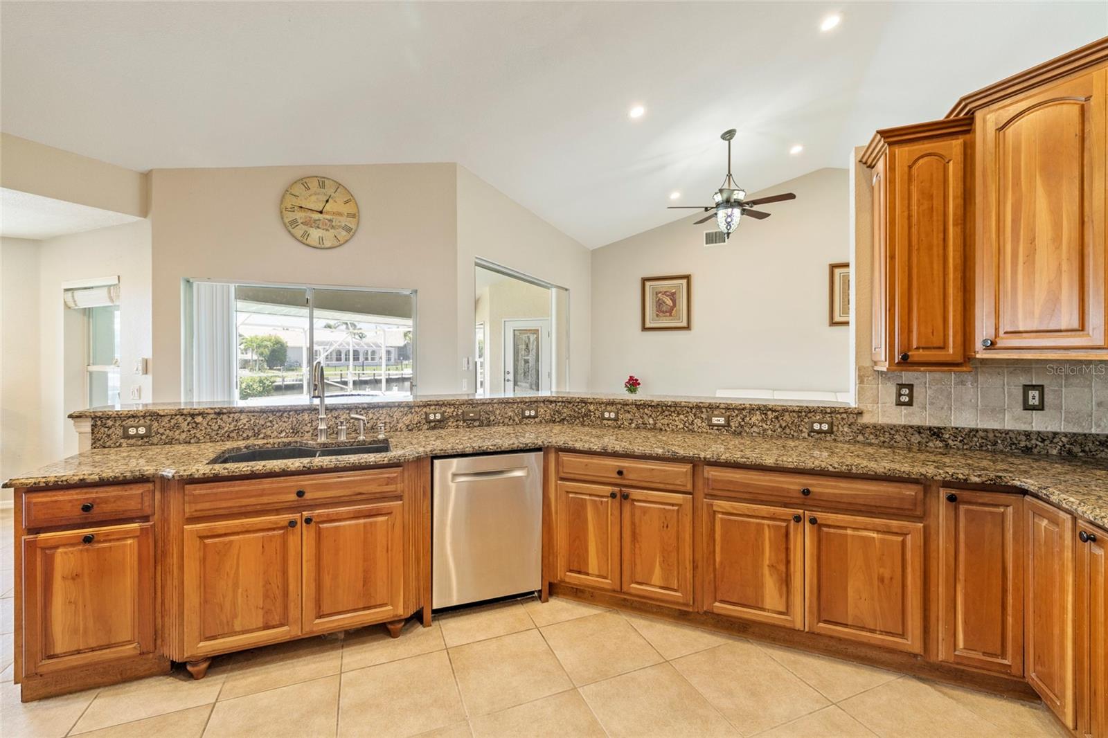 Image 21 of 69 For 2817 La Mancha Court