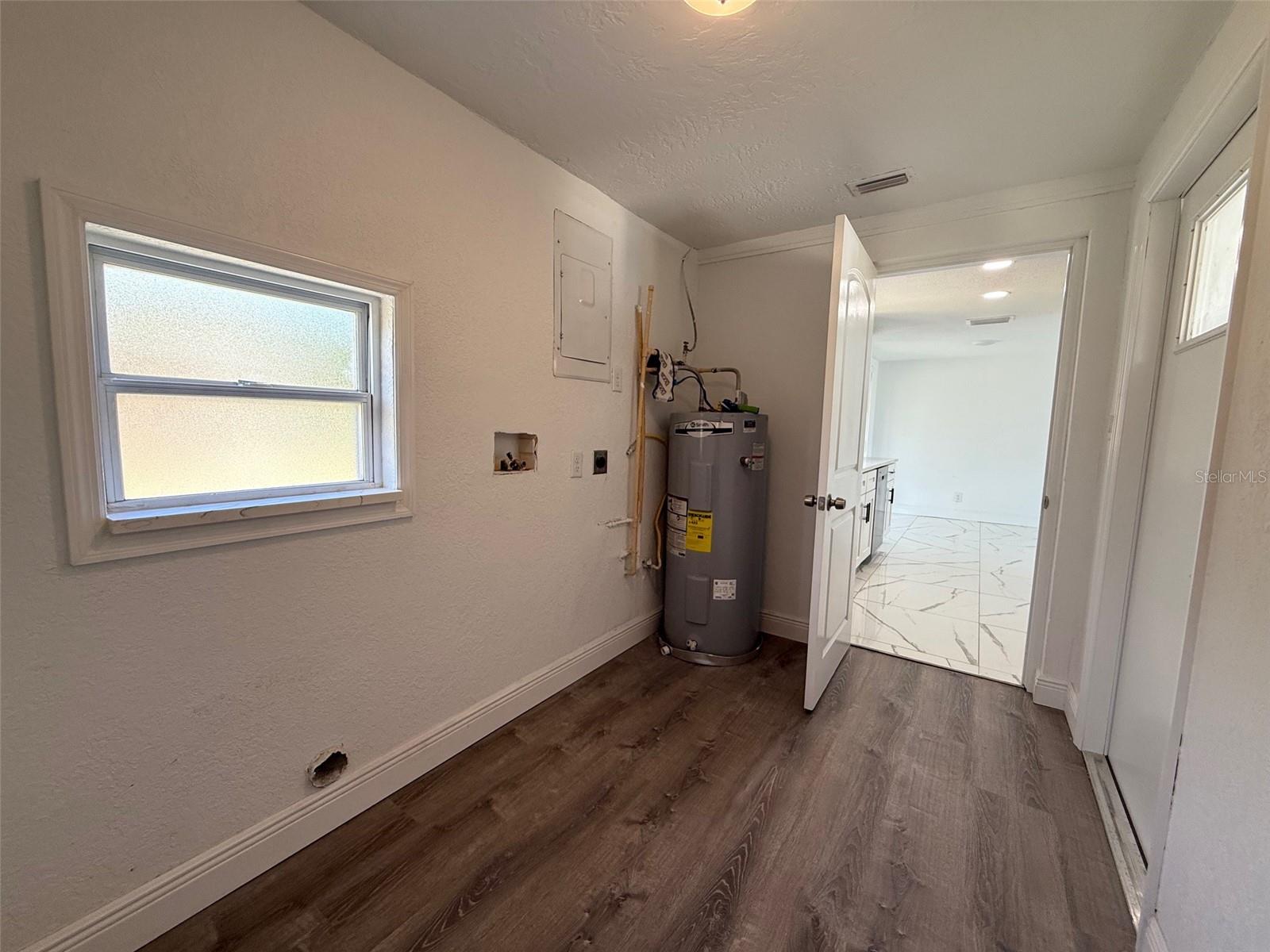 Image 14 of 28 For 2919 Bayshore Gardens Parkway