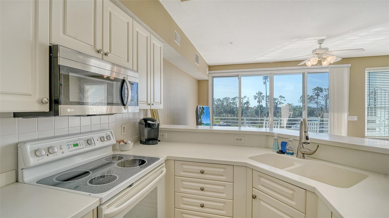 Image 13 of 43 For 8222 Harborside Circle