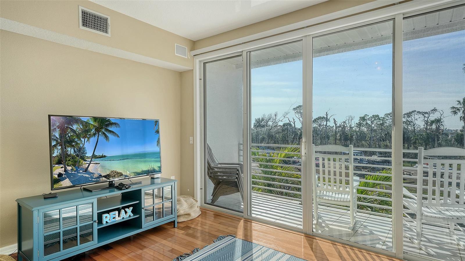 Image 16 of 43 For 8222 Harborside Circle
