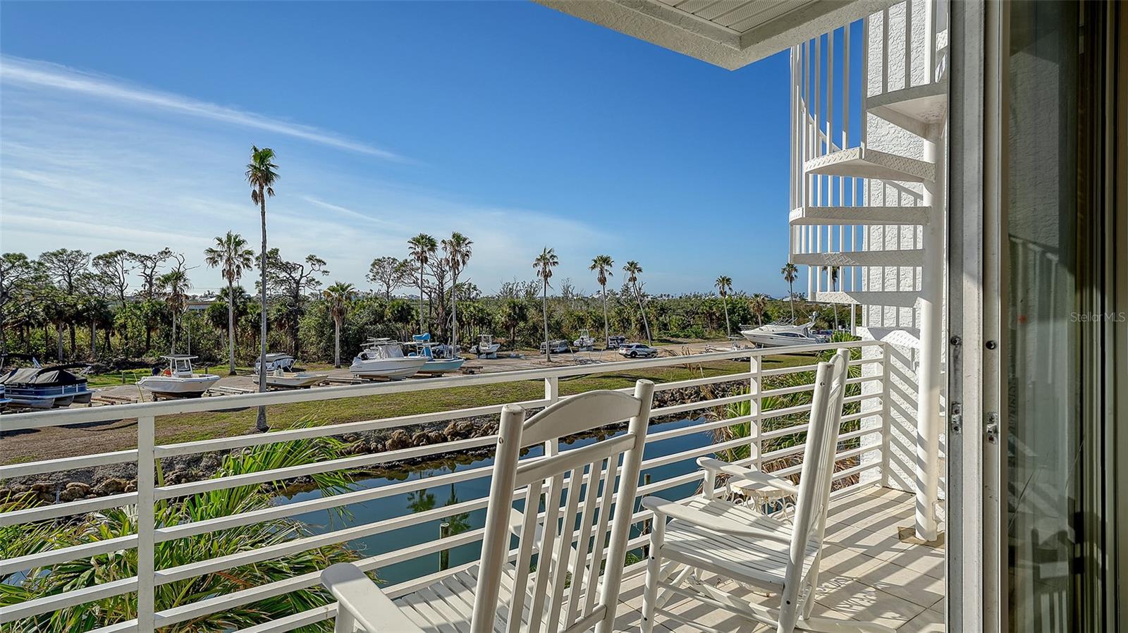 Image 18 of 43 For 8222 Harborside Circle