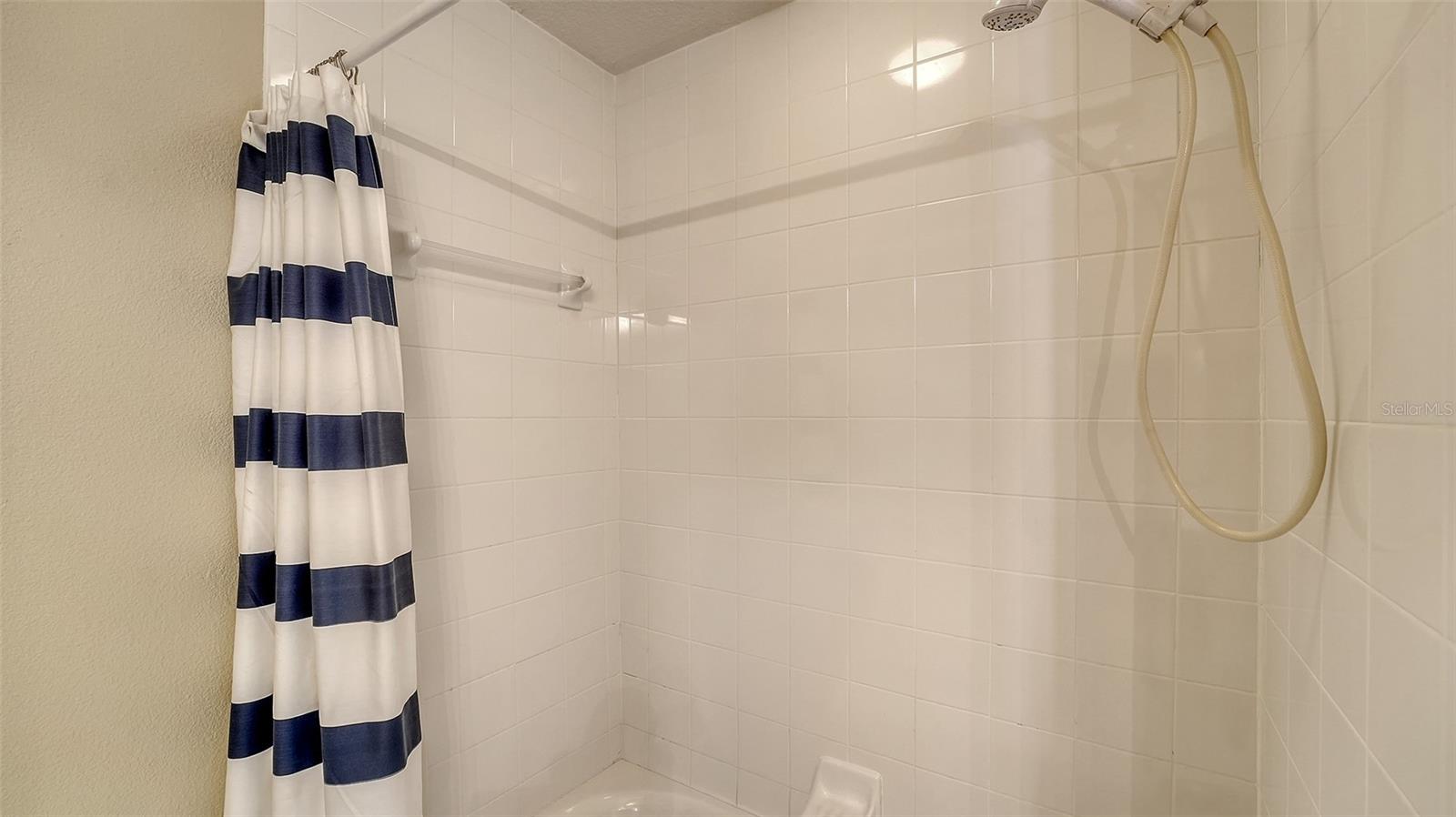 Image 36 of 43 For 8222 Harborside Circle