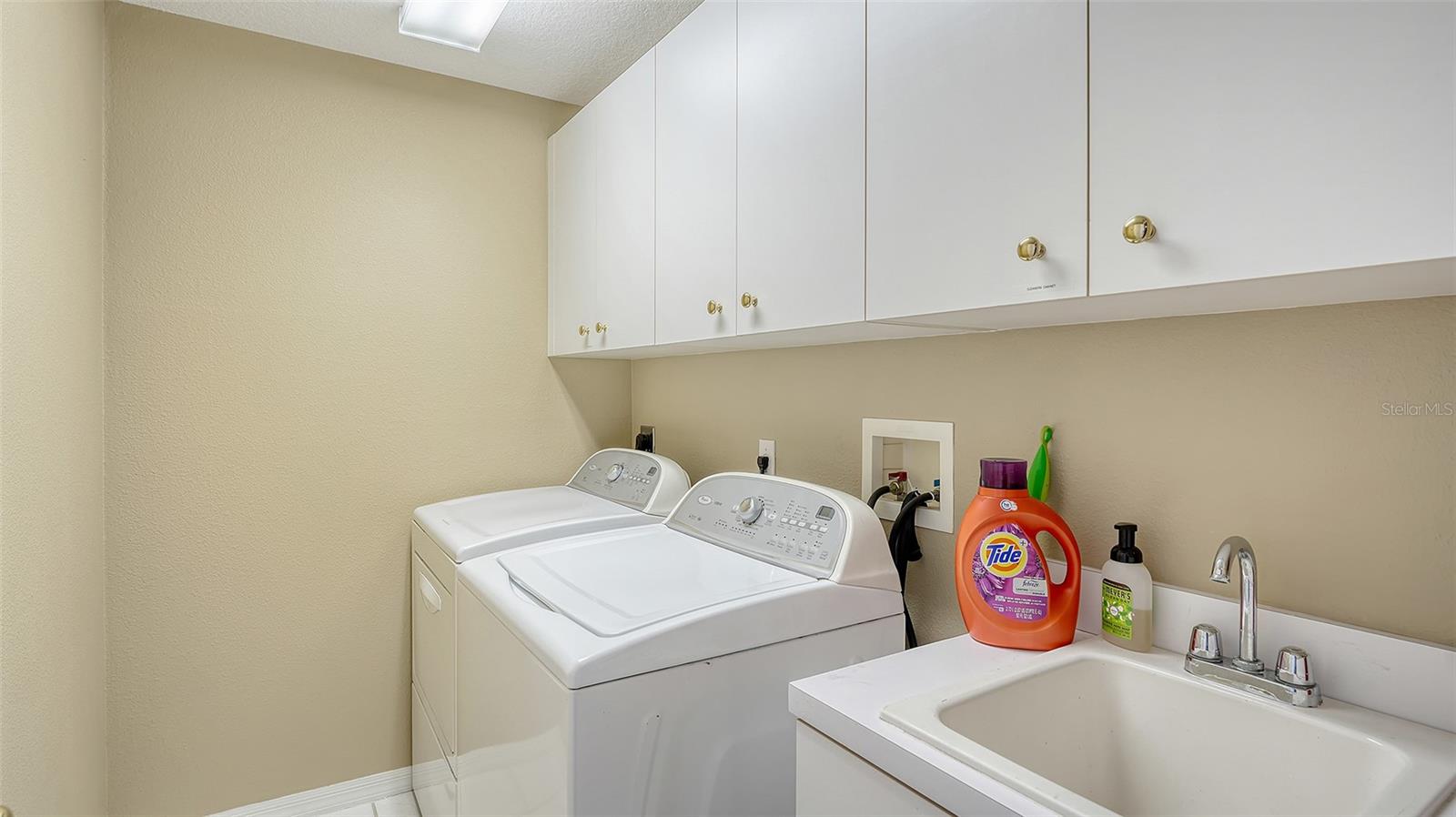 Image 38 of 43 For 8222 Harborside Circle