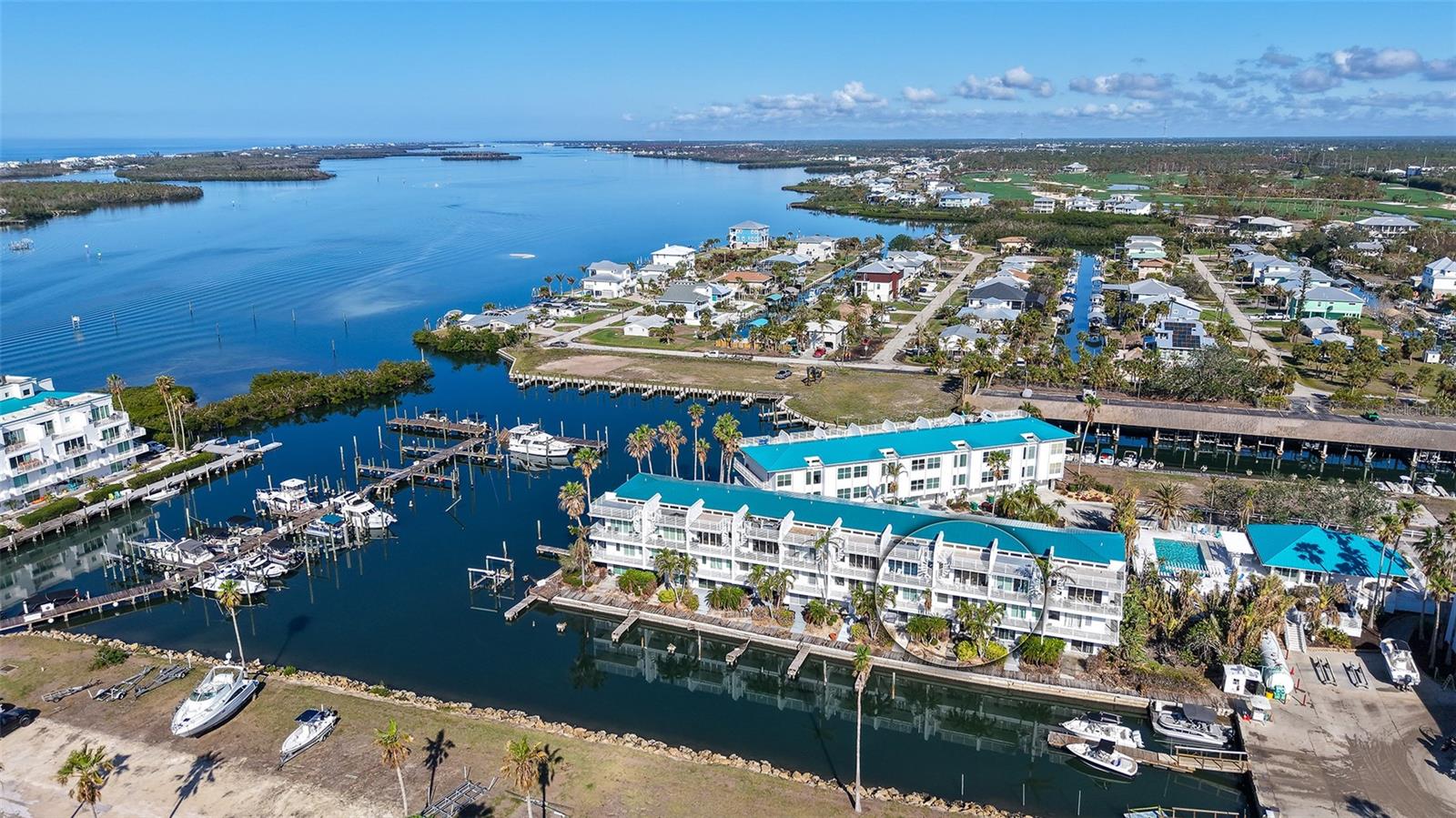 Image 4 of 43 For 8222 Harborside Circle