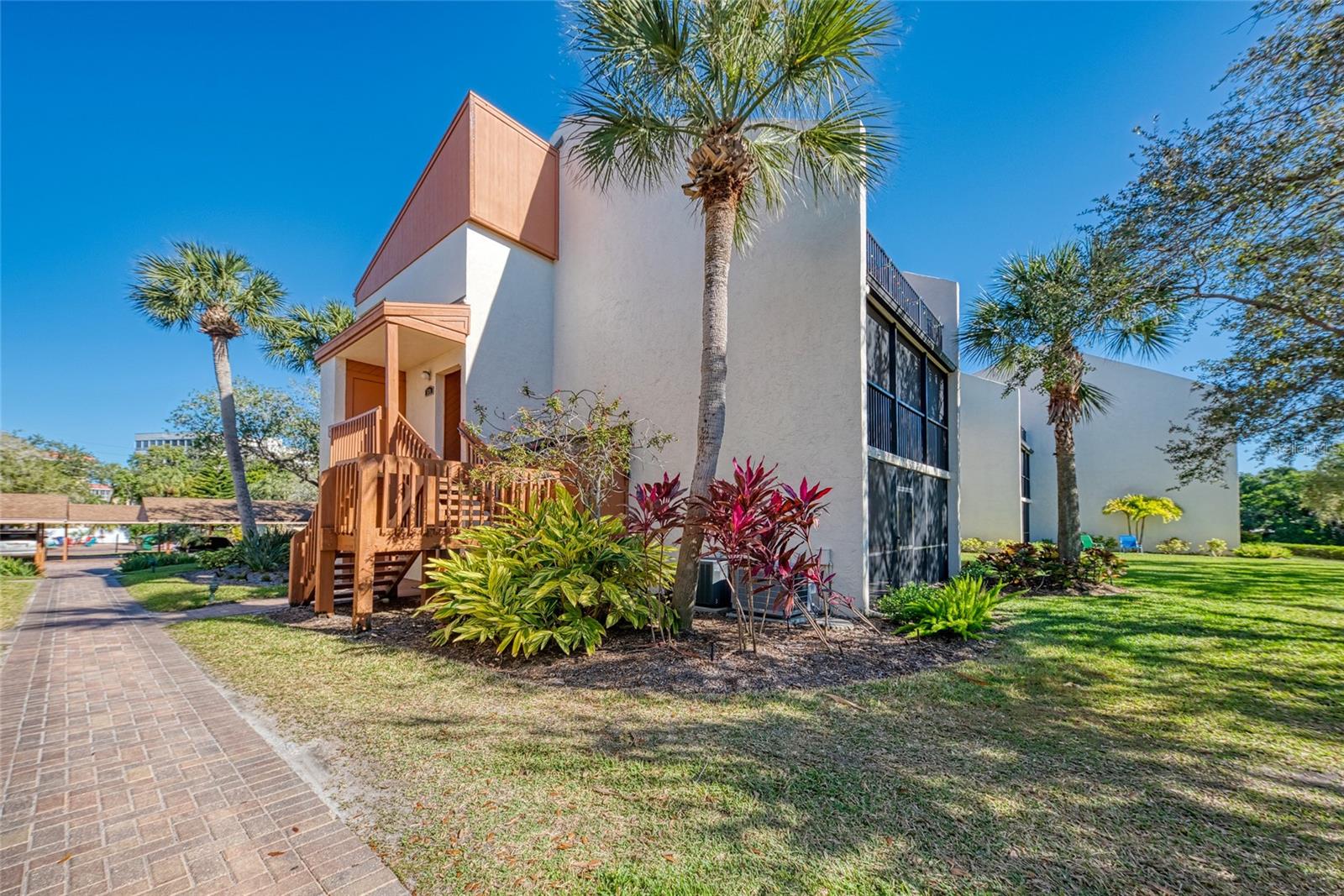 Listing photo id 0 for 1500 Cove Ii Place 524