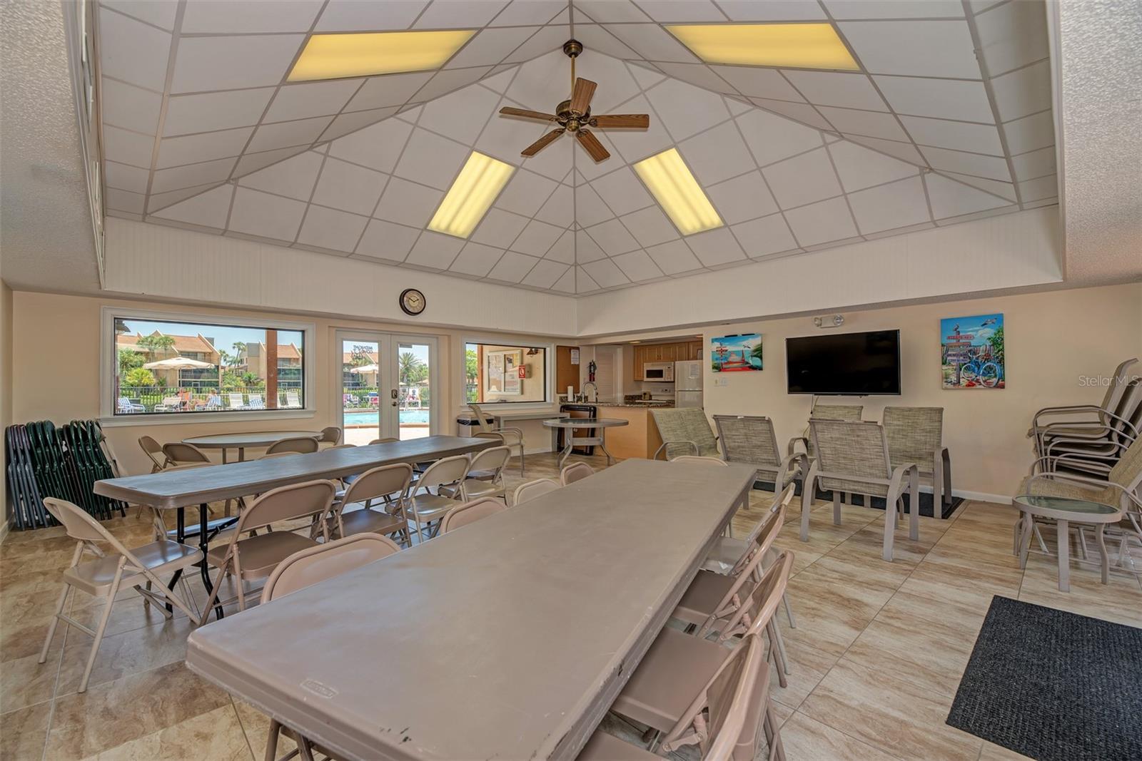 Listing photo id 34 for 1500 Cove Ii Place 524