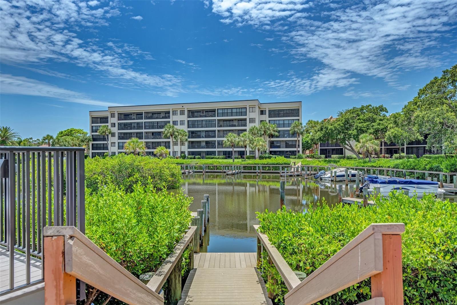 Listing photo id 36 for 1500 Cove Ii Place 524