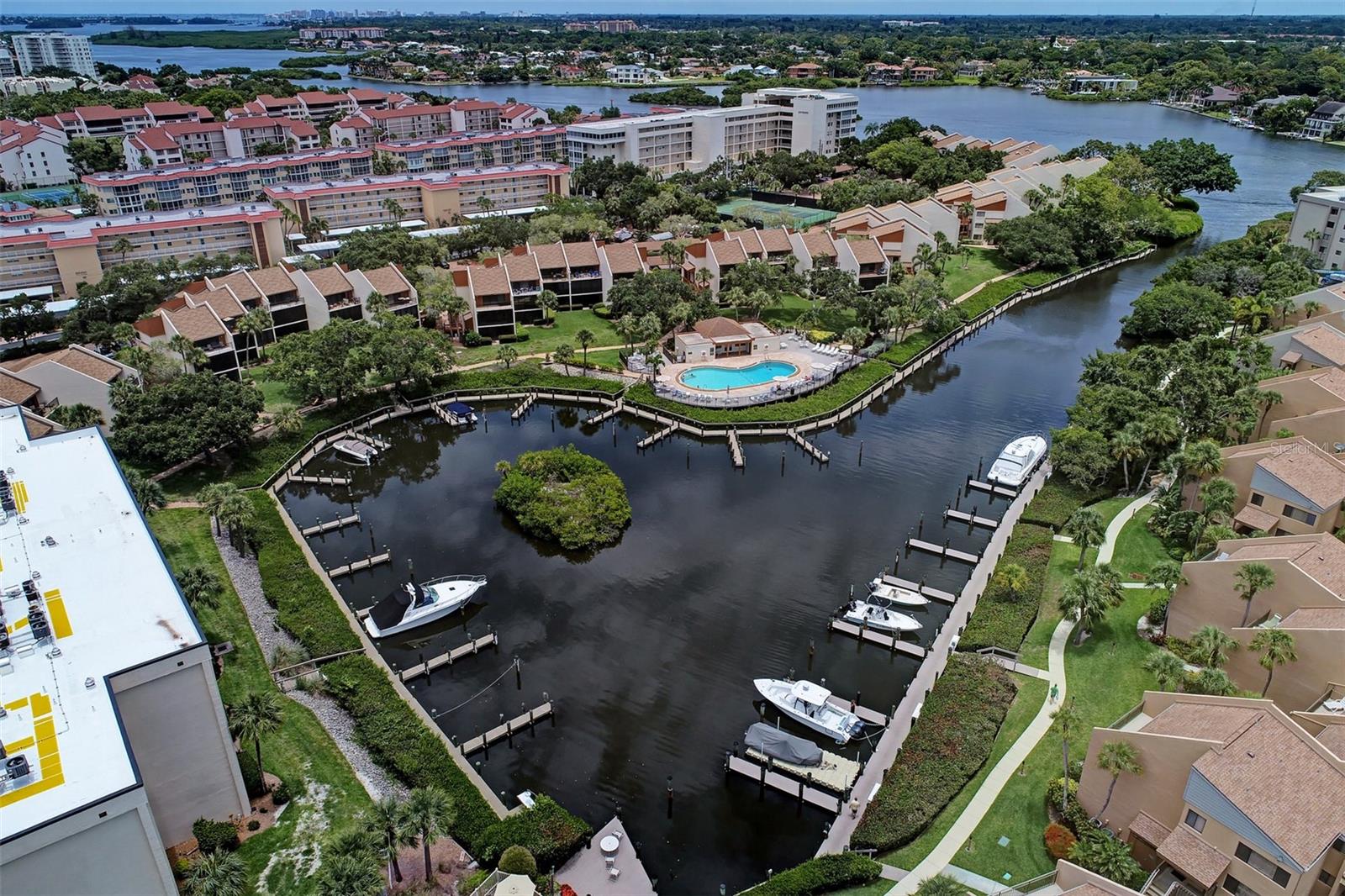 Listing photo id 39 for 1500 Cove Ii Place 524