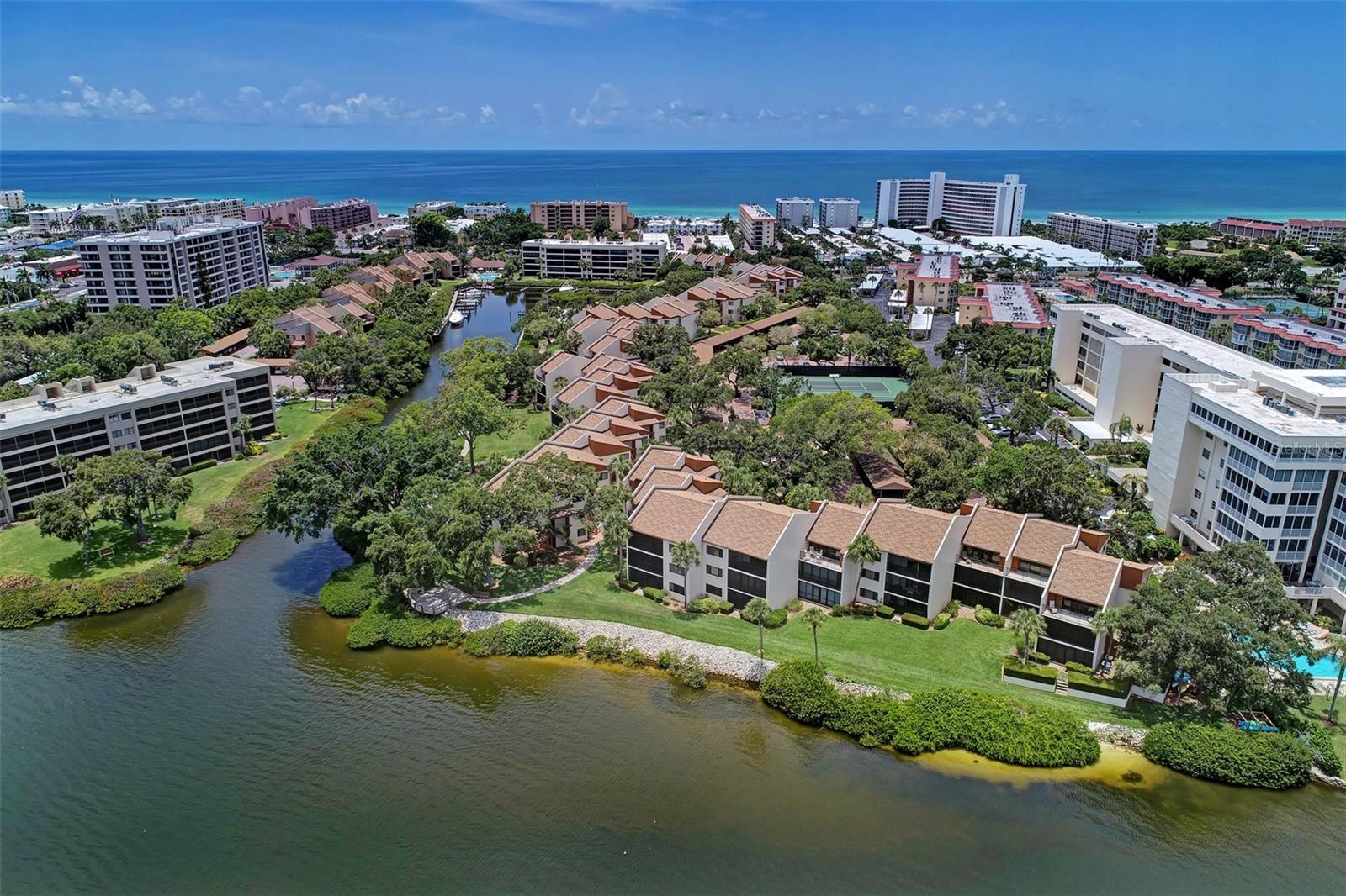 Listing photo id 40 for 1500 Cove Ii Place 524