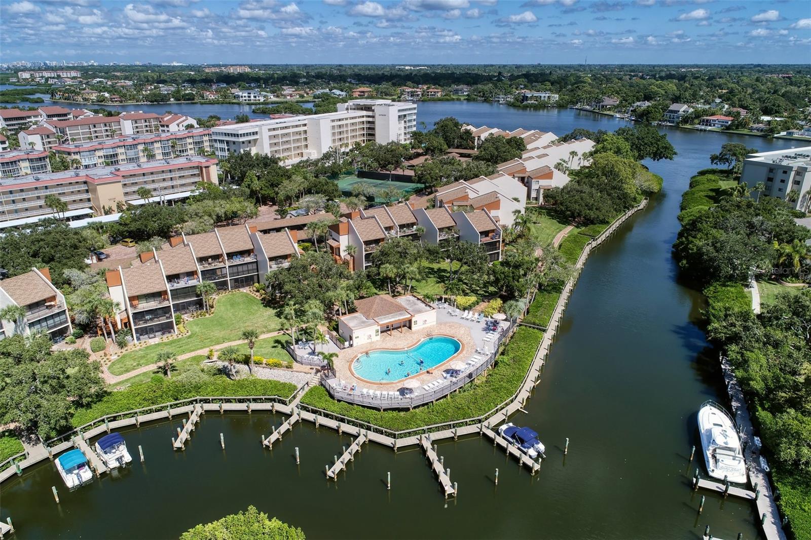Listing photo id 3 for 1500 Cove Ii Place 524