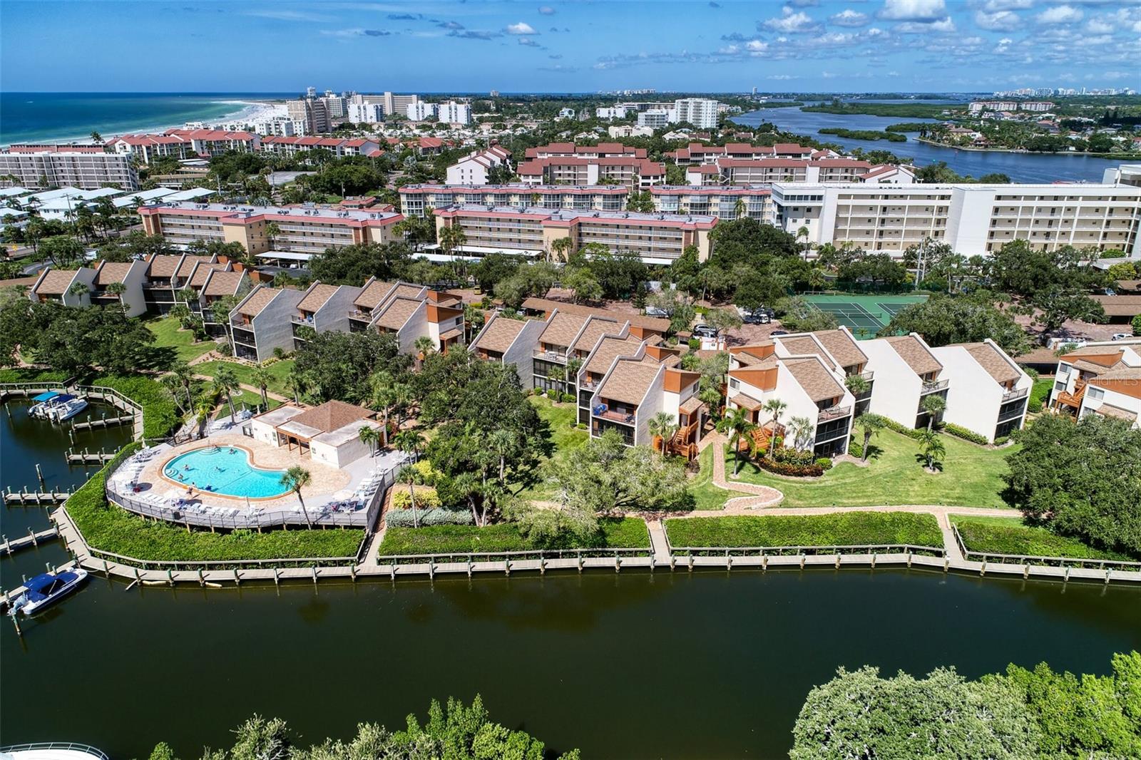 Listing photo id 4 for 1500 Cove Ii Place 524