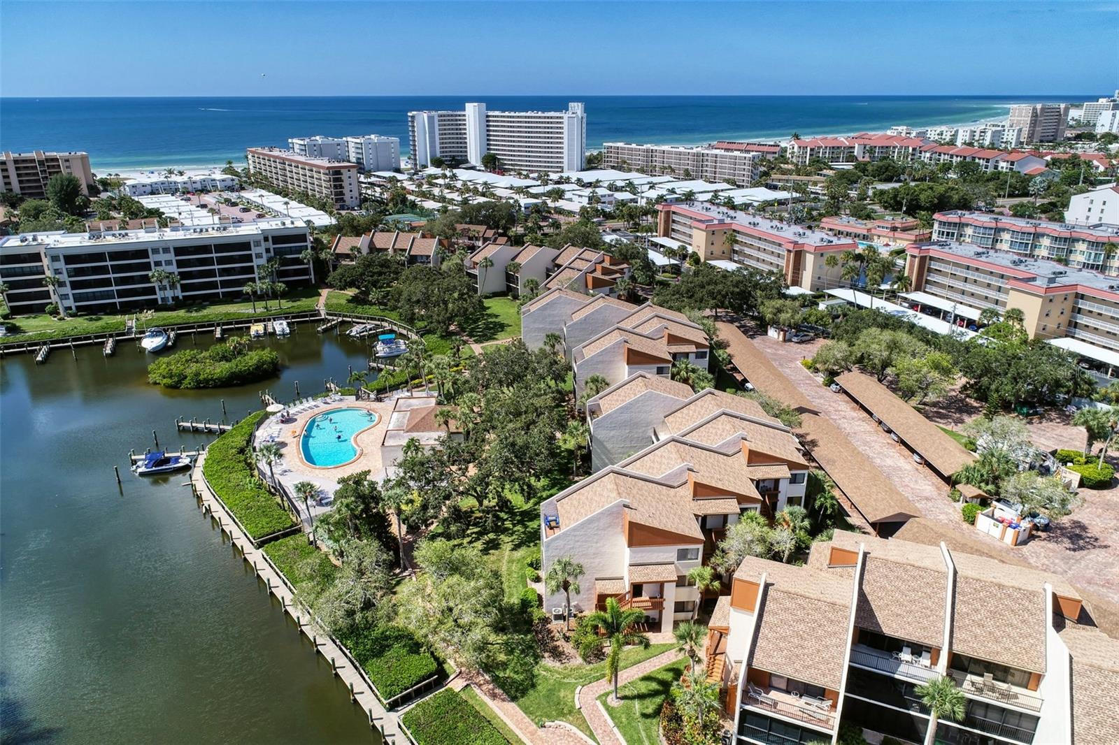 Listing photo id 5 for 1500 Cove Ii Place 524
