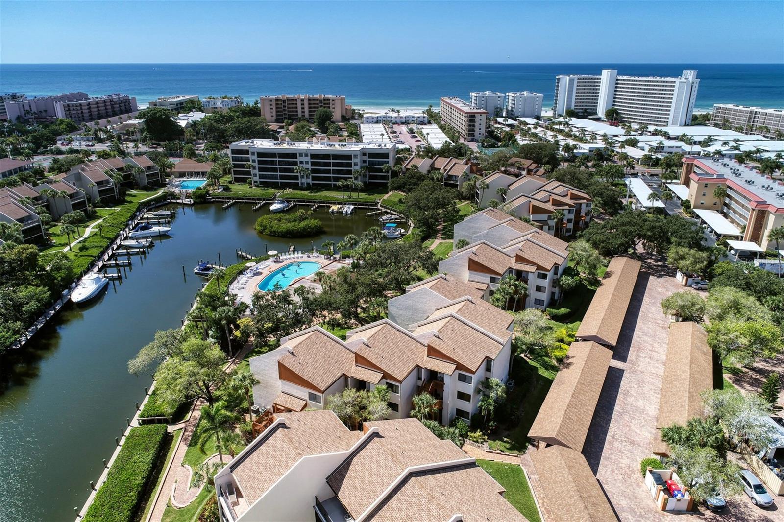 Listing photo id 6 for 1500 Cove Ii Place 524