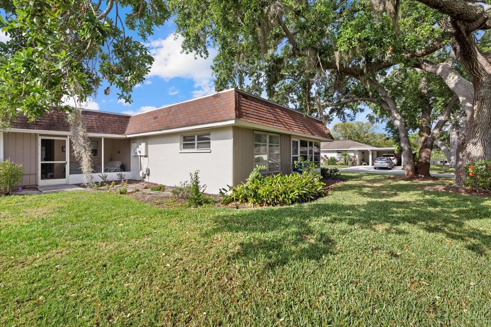Image 18 of 20 For 1343 Glendale Circle W 216