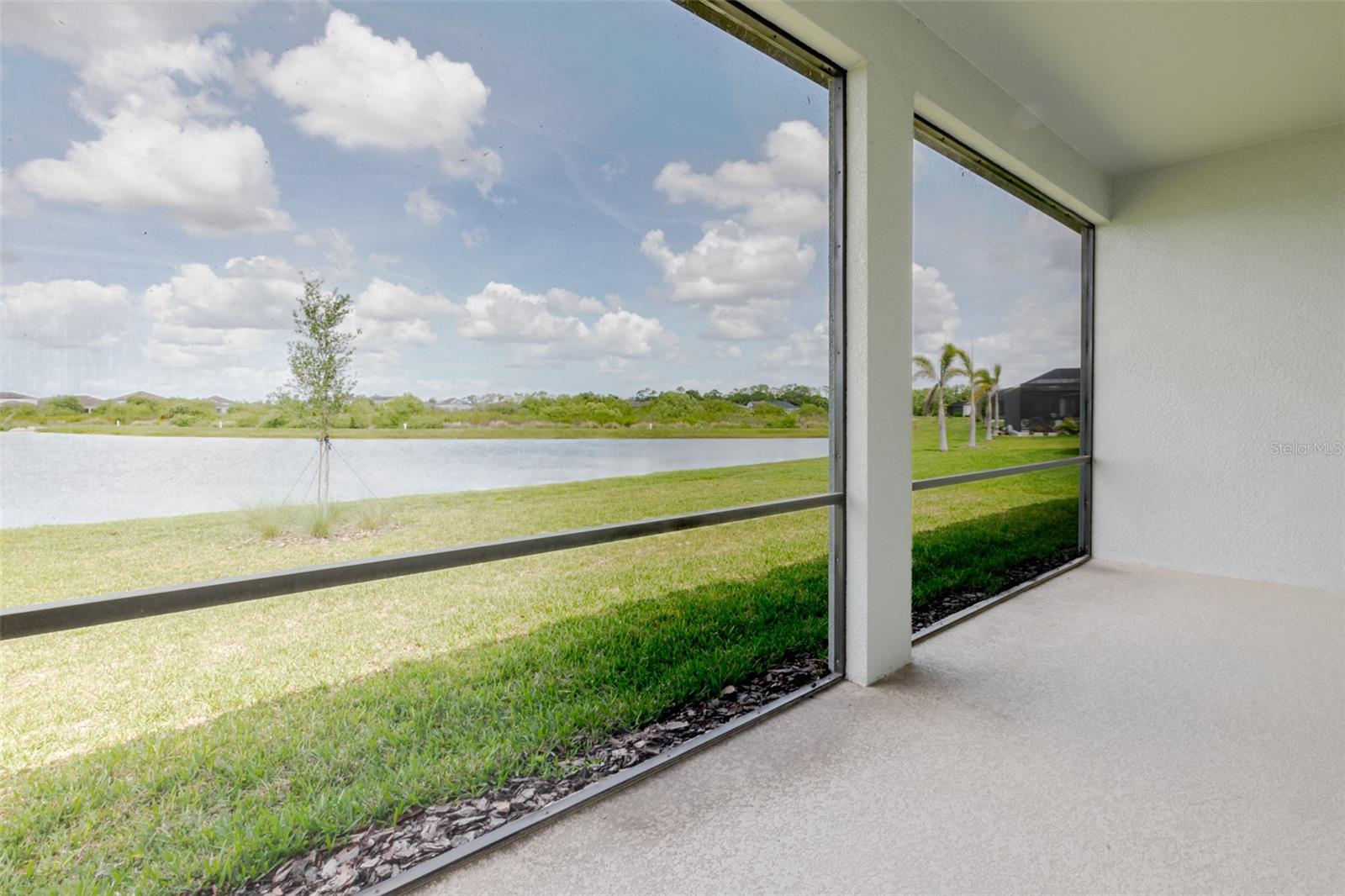 Image 3 of 37 For 8752 Coastal Key Way