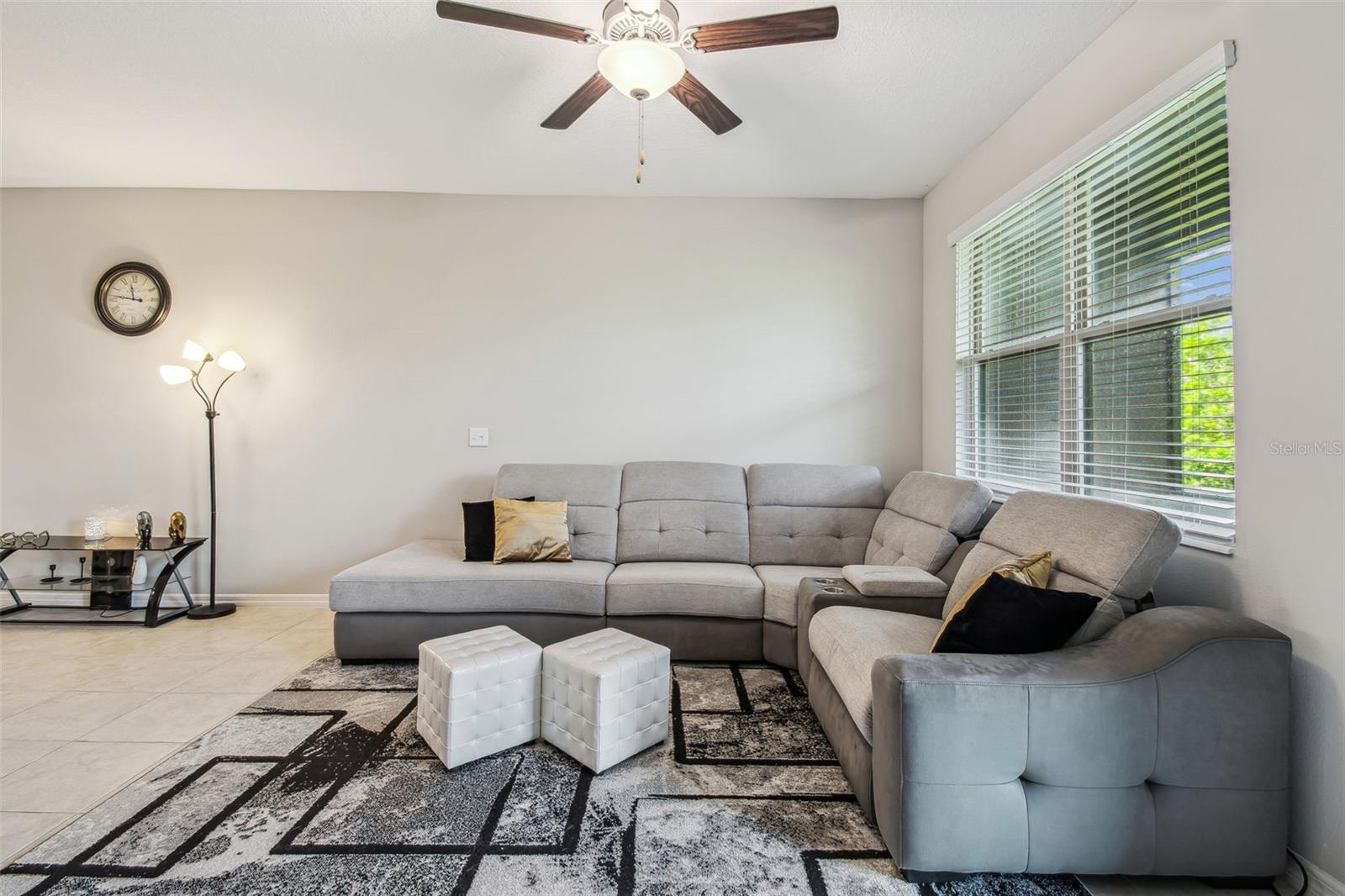 Image 11 of 39 For 633 Royal Empress Drive