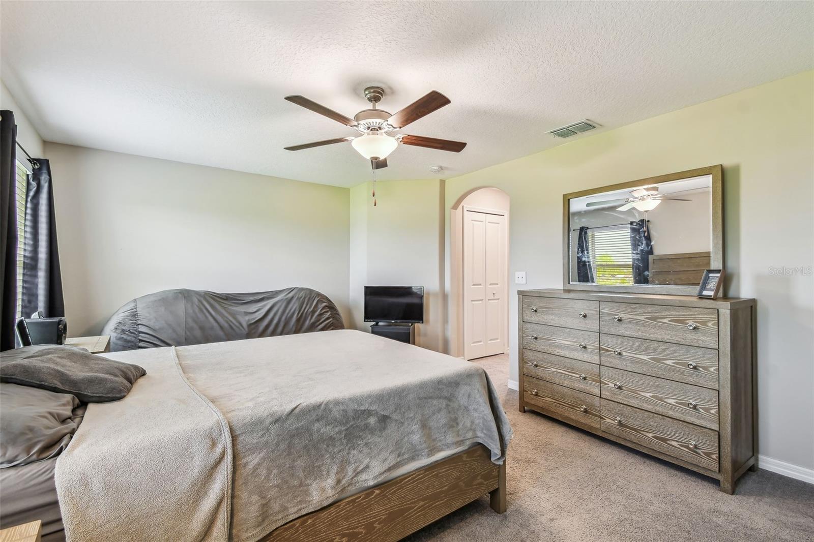 Image 15 of 39 For 633 Royal Empress Drive