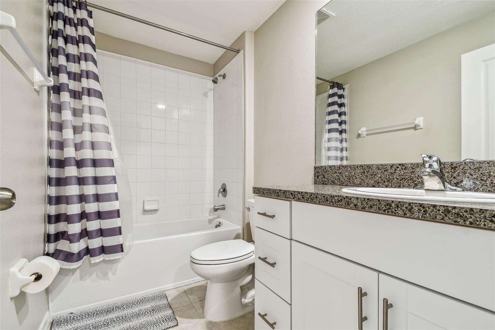 Image 18 of 39 For 633 Royal Empress Drive