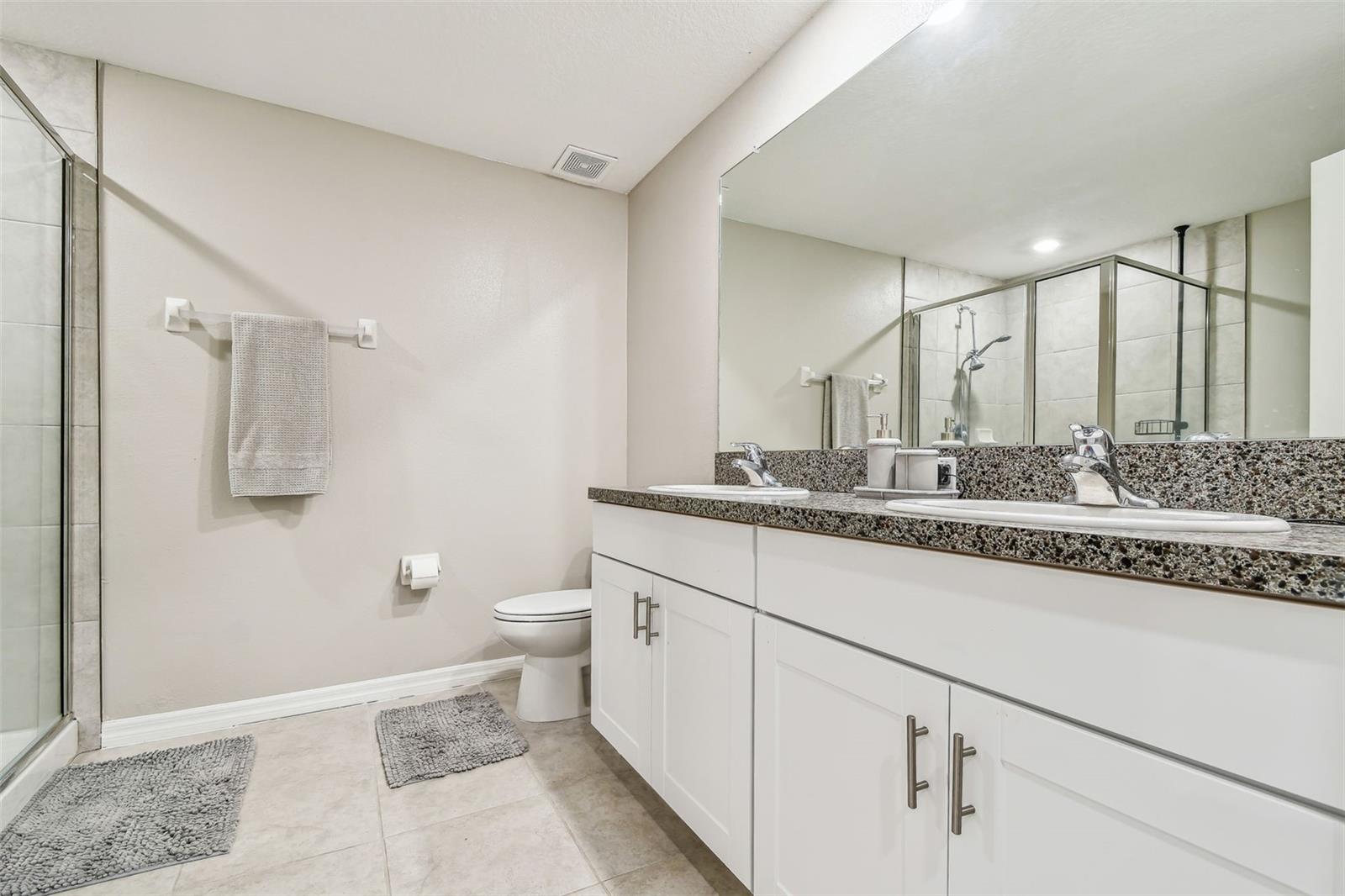 Image 19 of 39 For 633 Royal Empress Drive
