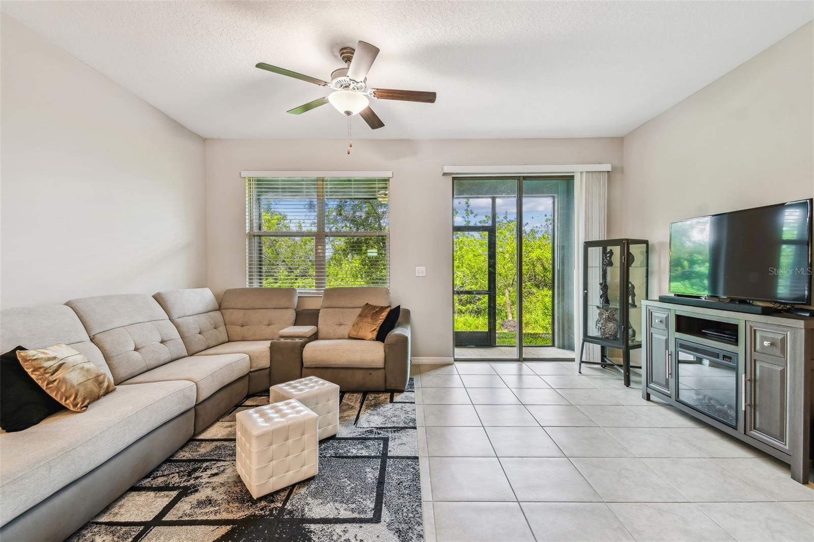 Image 9 of 39 For 633 Royal Empress Drive