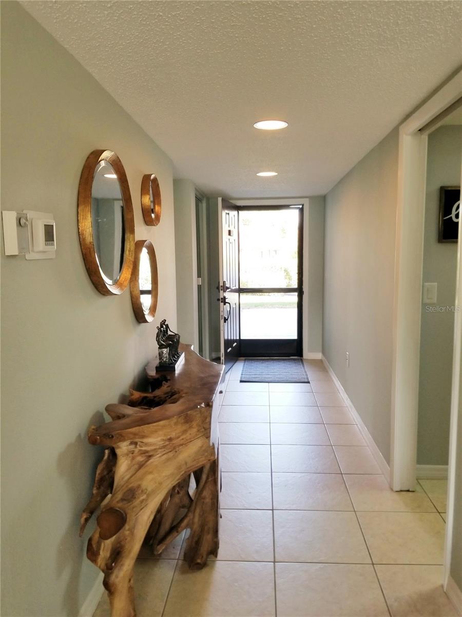 Image 5 of 72 For 5630 Golf Pointe Drive 108