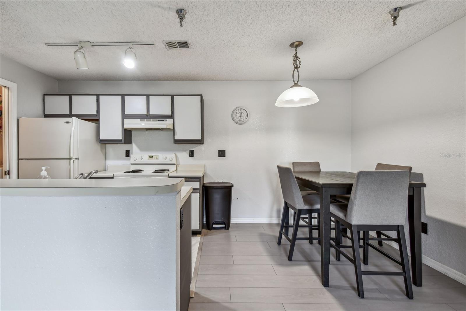Image 10 of 78 For 10265 Gandy Boulevard N 1004