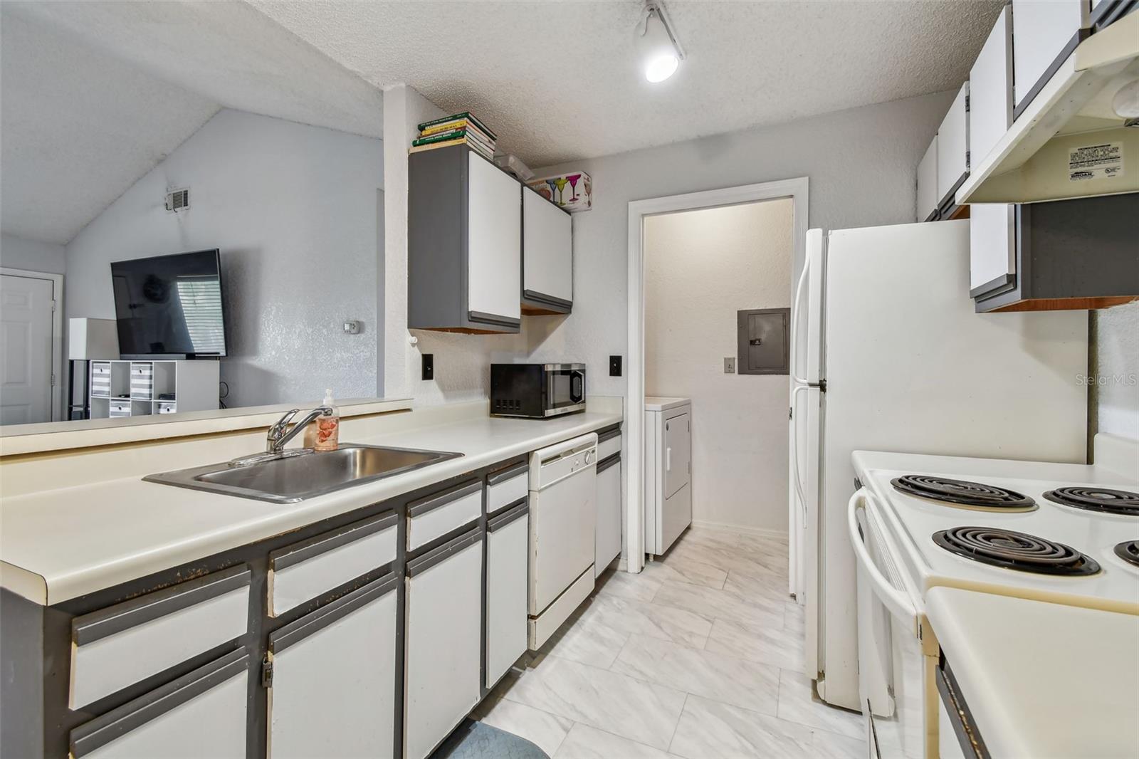 Image 11 of 78 For 10265 Gandy Boulevard N 1004