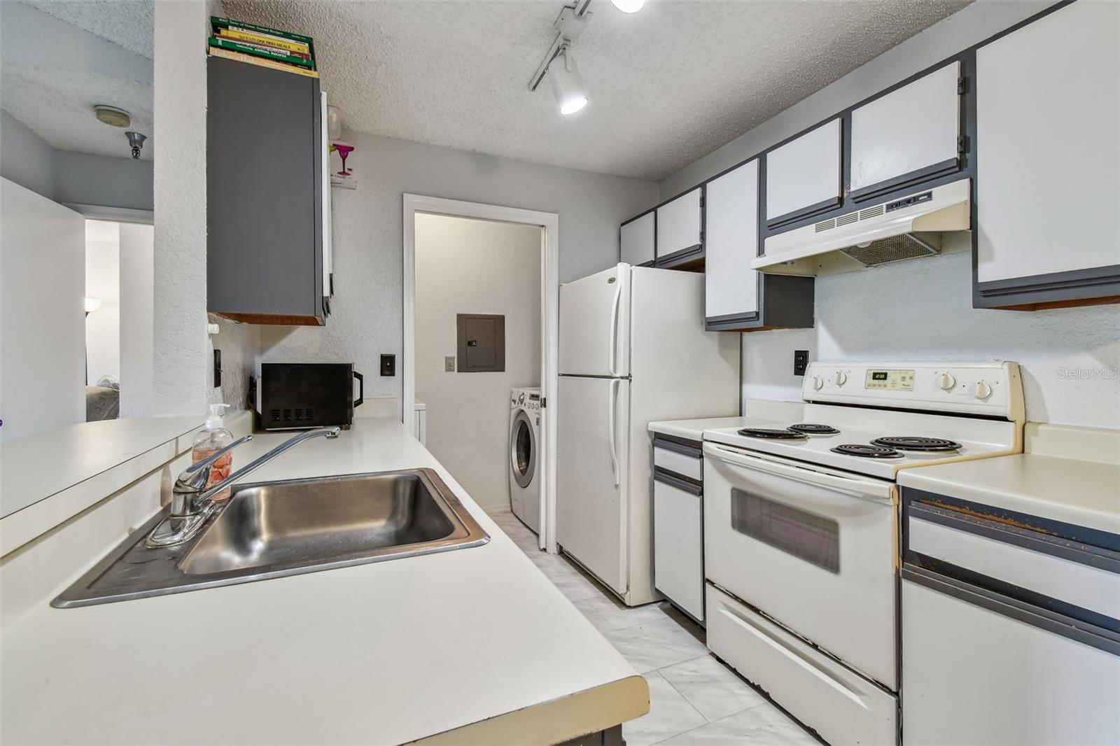 Image 12 of 78 For 10265 Gandy Boulevard N 1004