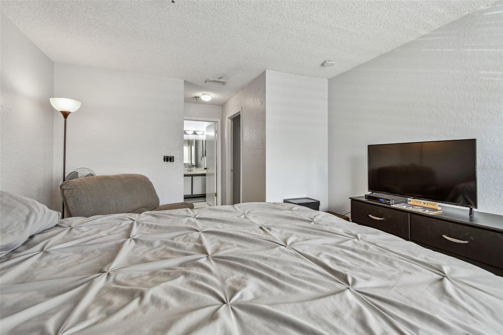 Image 21 of 78 For 10265 Gandy Boulevard N 1004