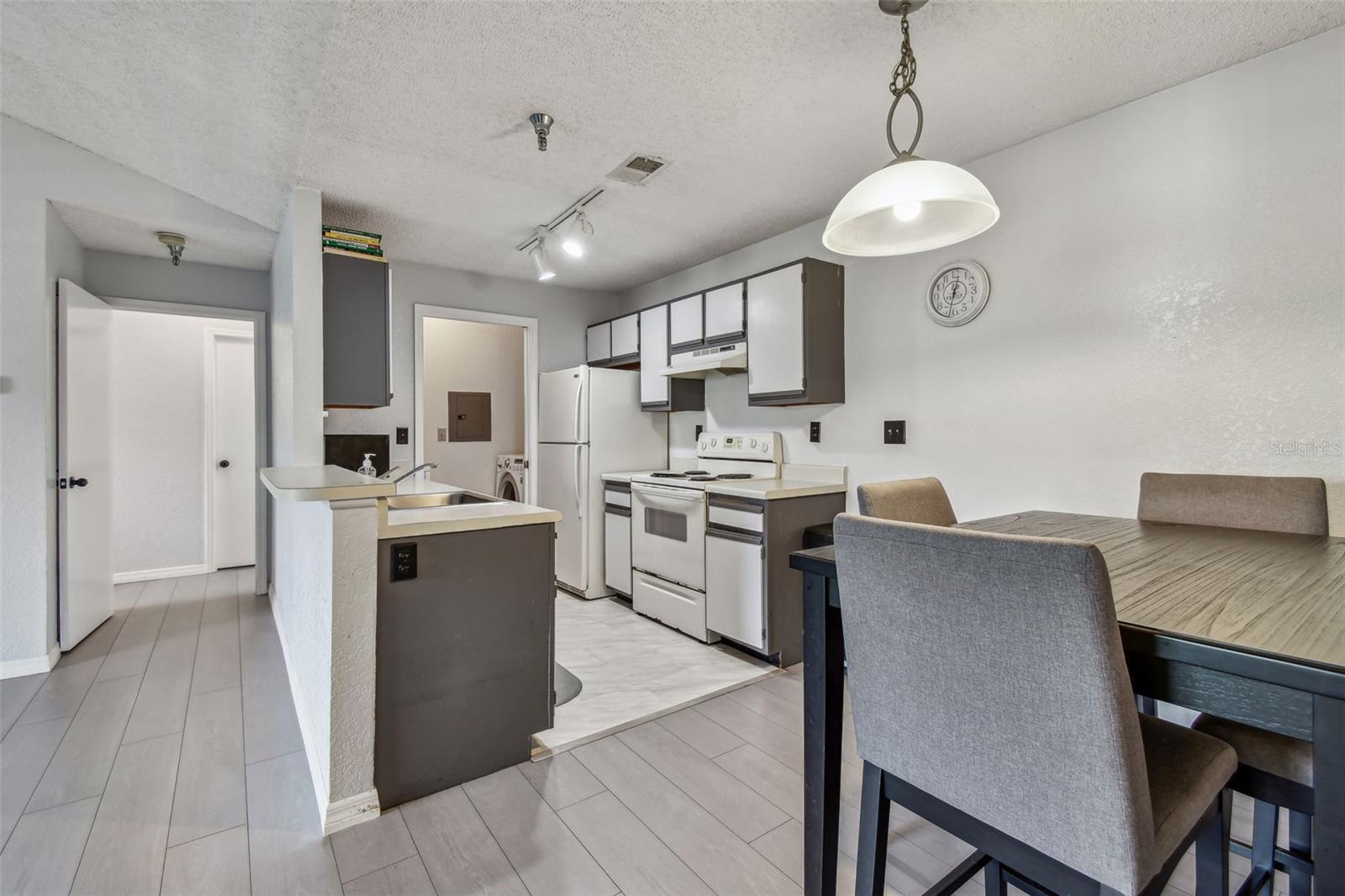 Image 9 of 78 For 10265 Gandy Boulevard N 1004