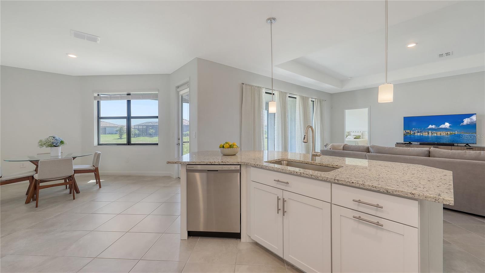 Image 19 of 61 For 15332 Serene Shores Loop Street