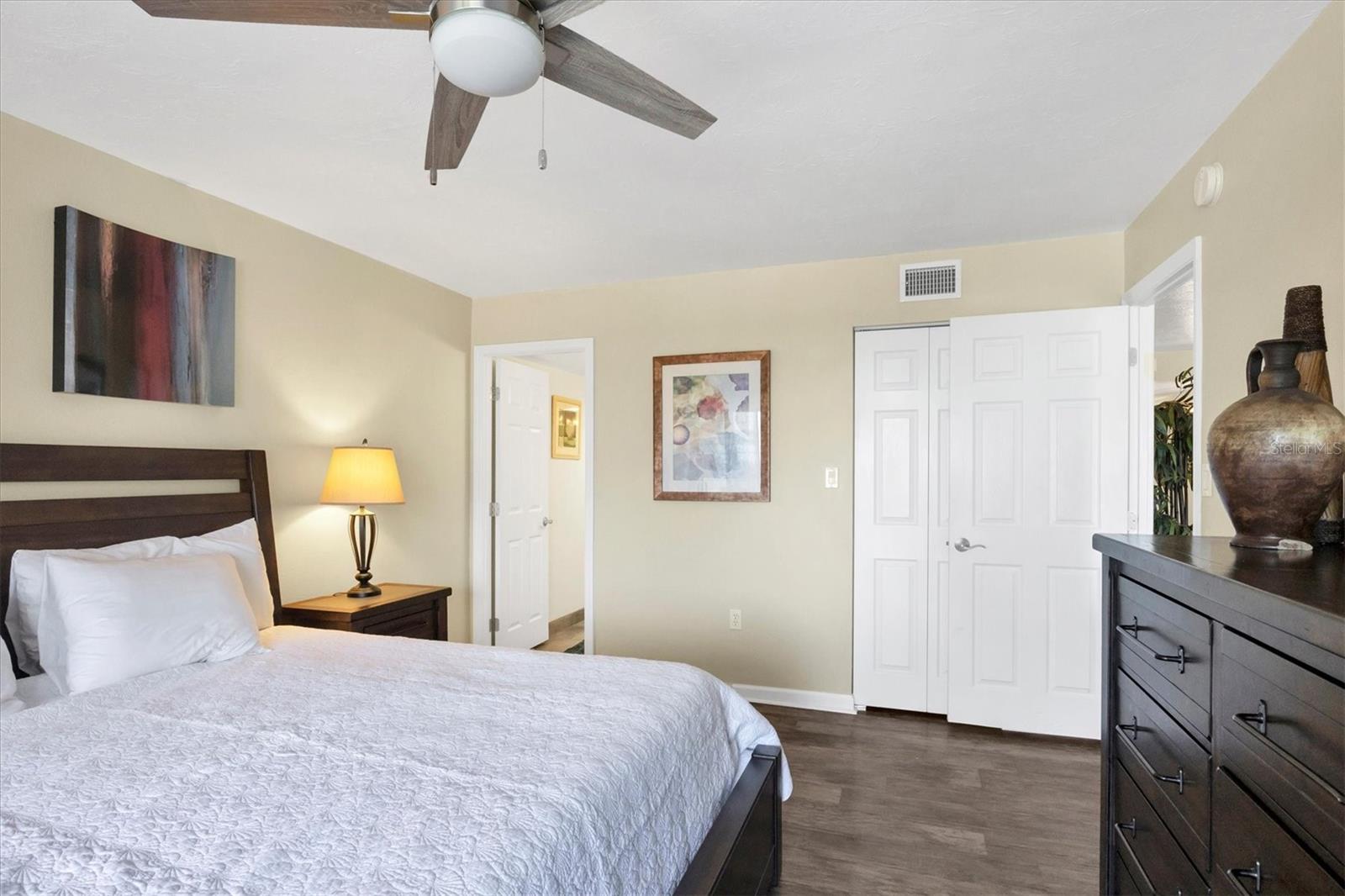 Image 20 of 70 For 625 Beach Road 207