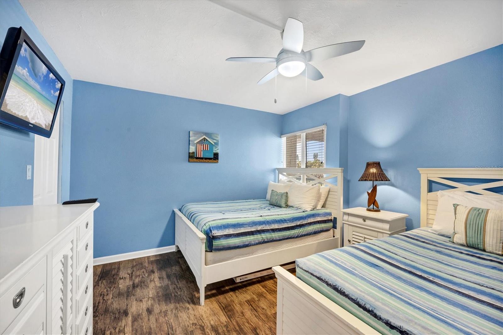 Image 22 of 70 For 625 Beach Road 207