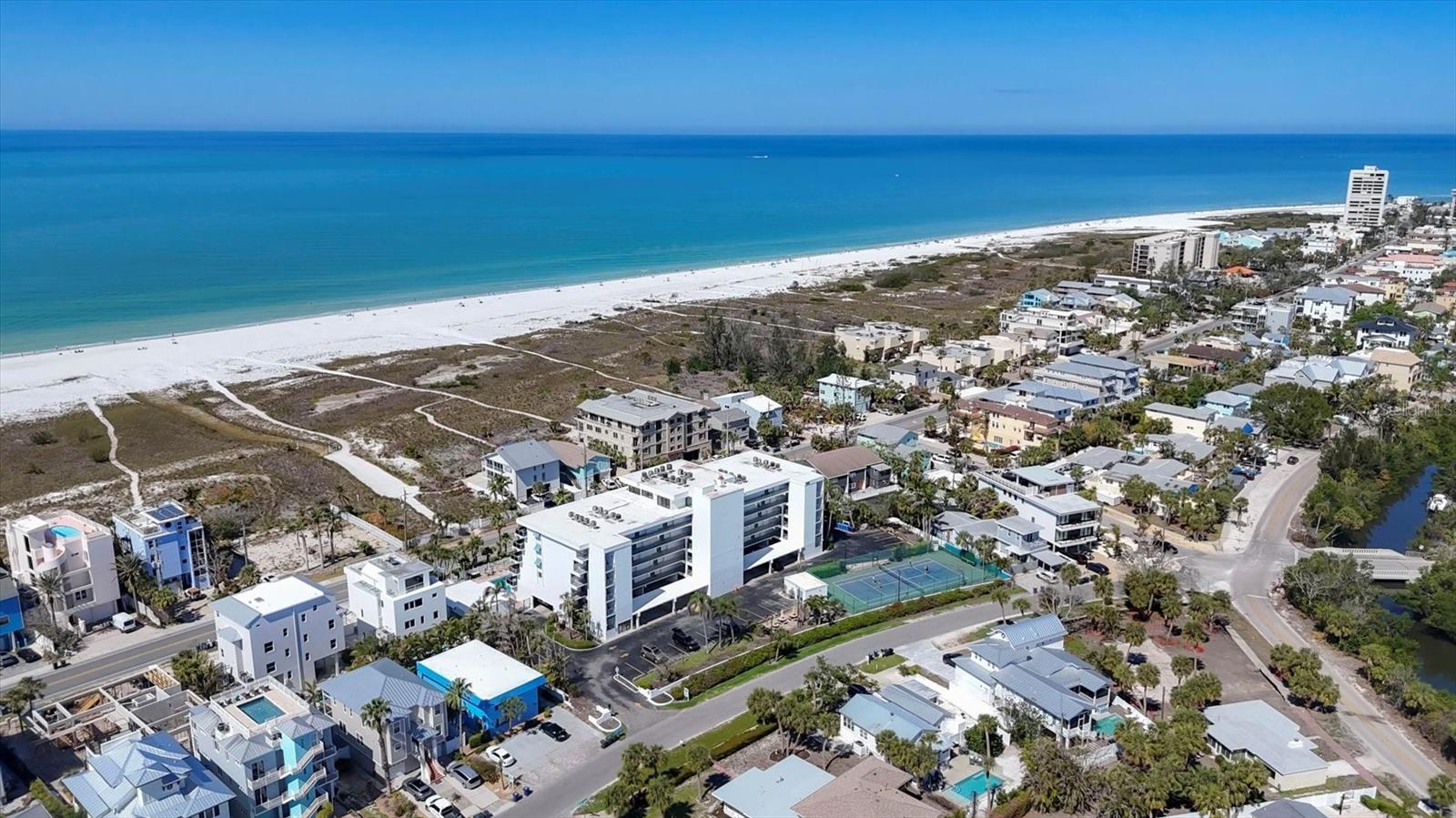 Image 35 of 70 For 625 Beach Road 207