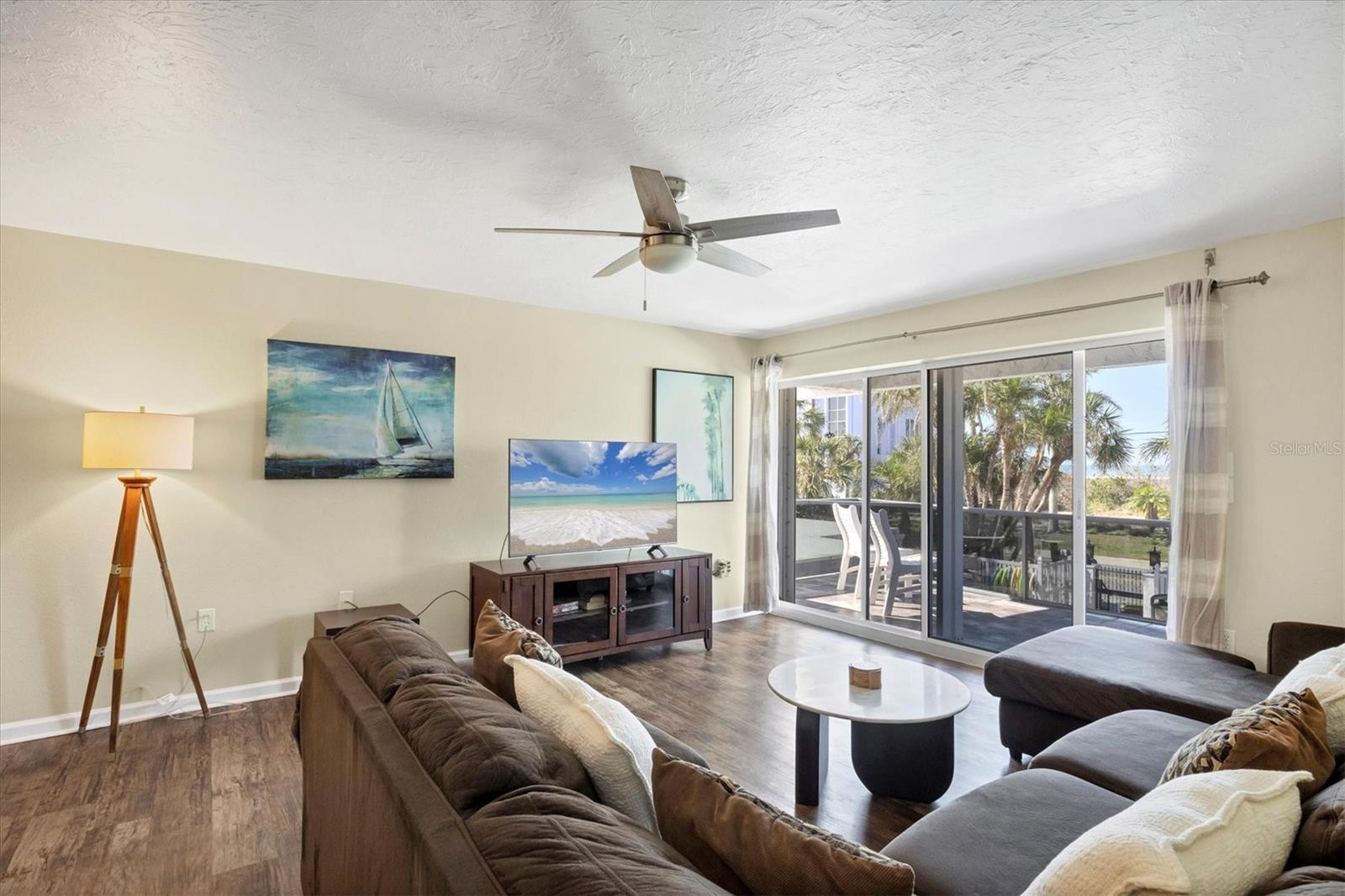 Image 5 of 70 For 625 Beach Road 207