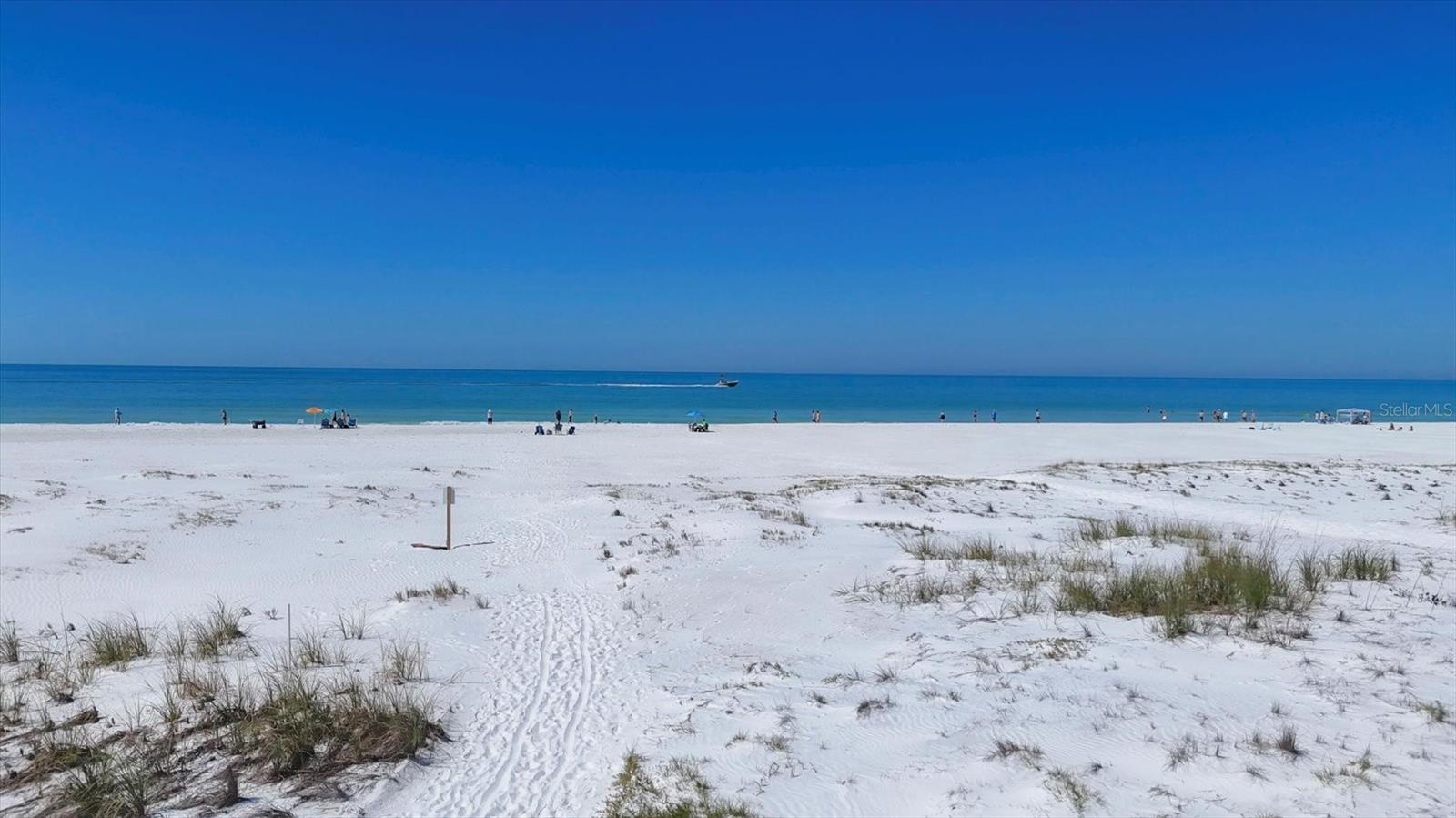 Image 62 of 70 For 625 Beach Road 207