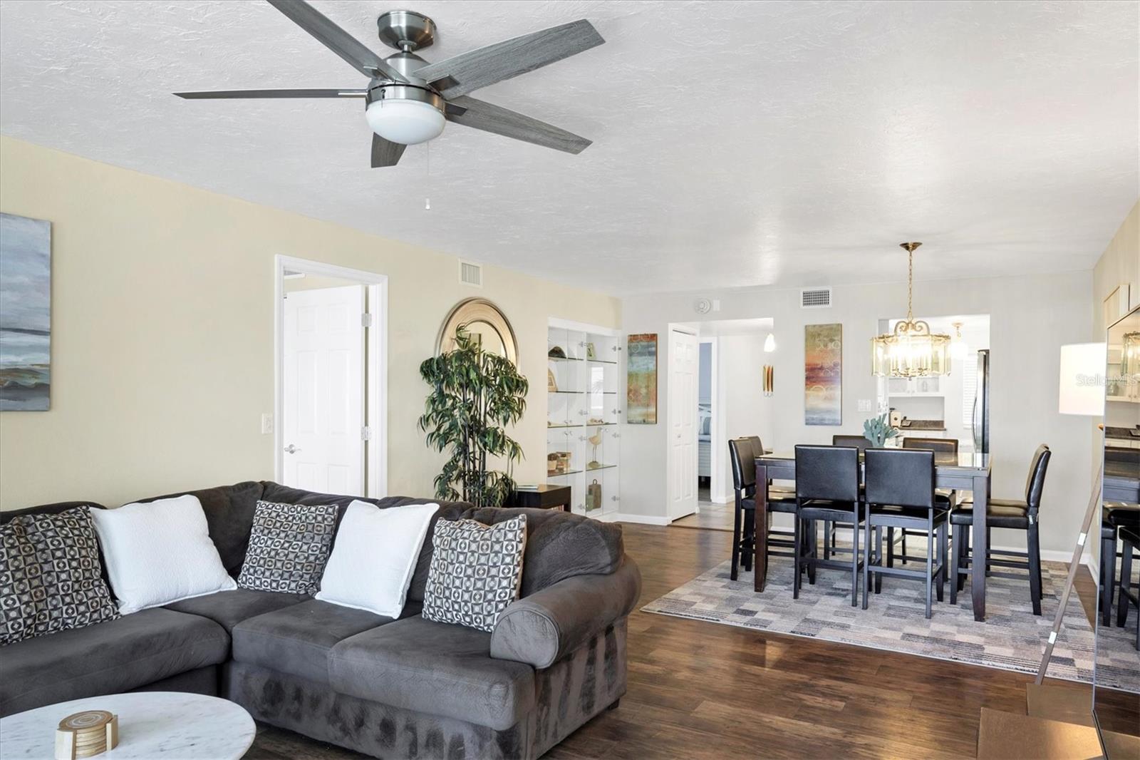 Image 7 of 70 For 625 Beach Road 207