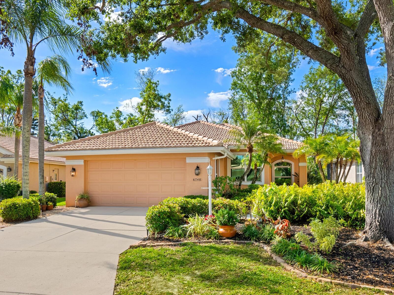 Image 3 of 38 For 6748 Hickory Hammock Circle