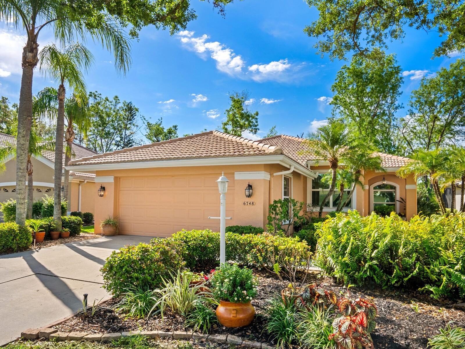 Image 4 of 38 For 6748 Hickory Hammock Circle