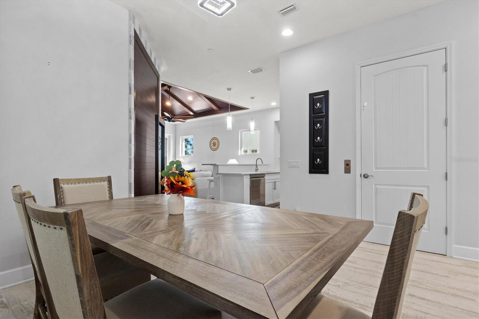 Listing photo id 9 for 319 Compass Point Drive 201
